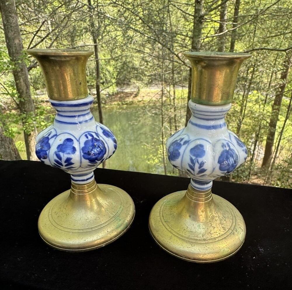 Vtg 1950’s Deft Floral Blue And White Ceramic And Brass Candlesticks Pair -A50